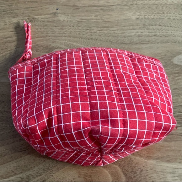 Like new cosmetics/toiletry bag - Picture 2 of 8